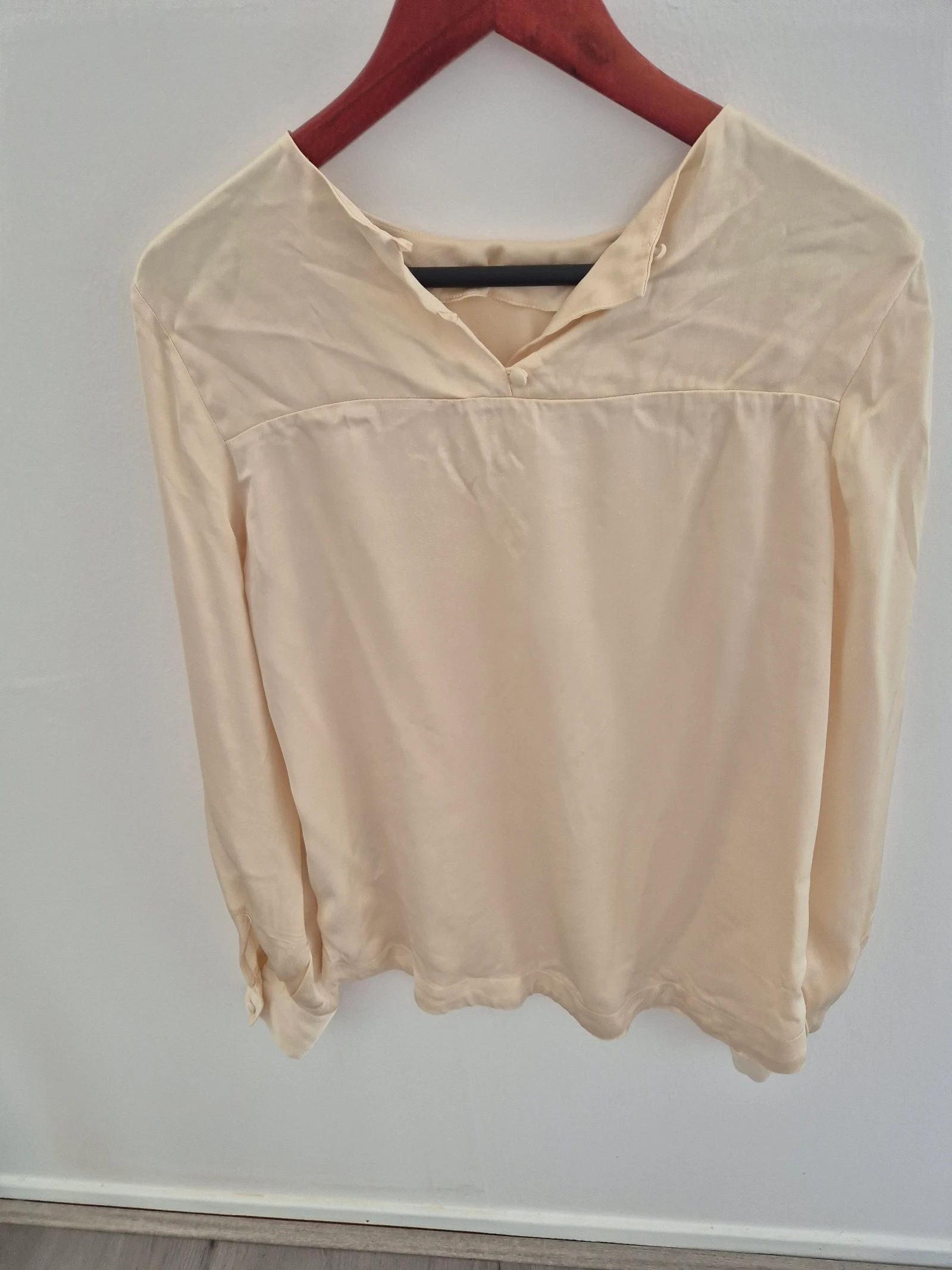 H&M crèmekleurige satijnlook blouse met knoopjes 36 S  – photo 6